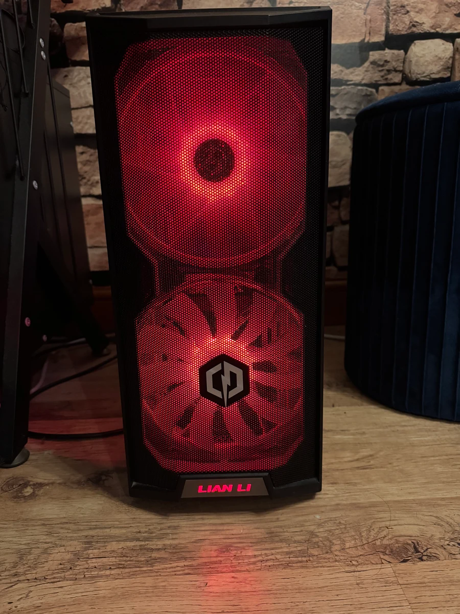 [Alt: The front of a gaming computer showcasing the bottom fan not spinning]